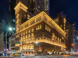 La celebre sala da concerto di Carnegie Hall a New York City, sulla  Seventh Avenue - © Gordon Bell / Shutterstock.com 