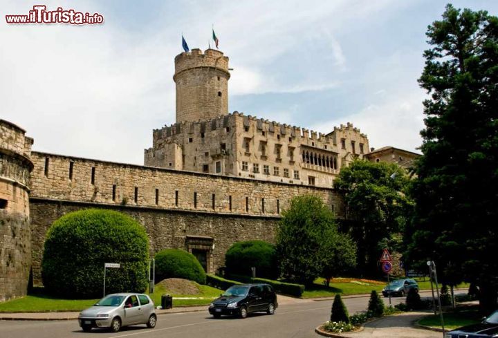 Immagine Il Castello di Trento, un tempo di proprietà della chiesa  e suoi grandi giardini - © Skowronek / Shutterstock.com