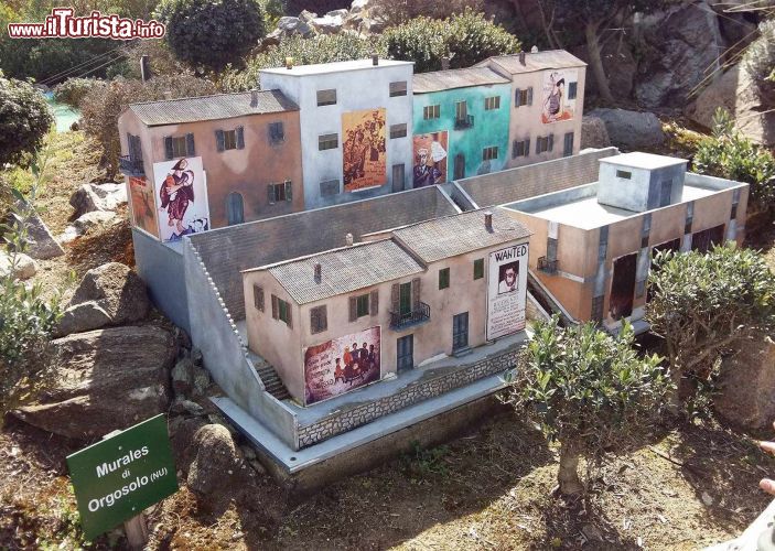 Immagine I murales di Orgosolo riprodtti a Sardegna in Miniatura di Tuili