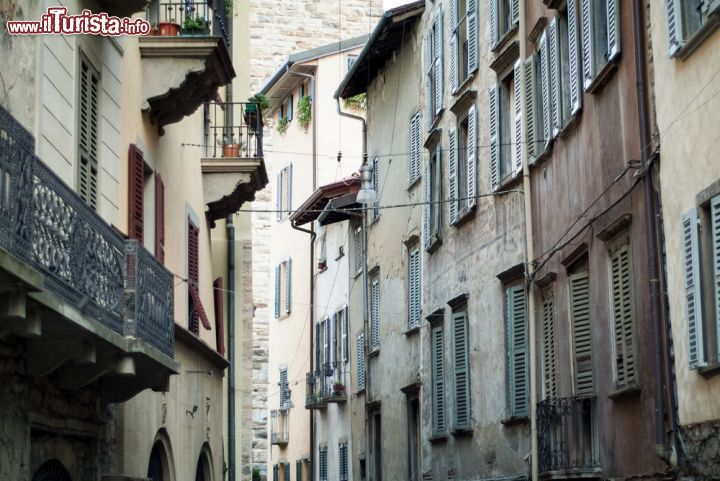 Immagine Le case di Piazza Vecchia, la piazza centrale di Bergamo Alta - © Alexandra Thompson / Shutterstock.com