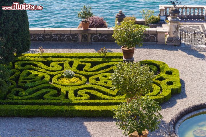 Immagine Uno scorcio del giardino all'italiana sull'Isola Bella, prezzo il Palazzo Borromeo - © elitravo / Shutterstock.com