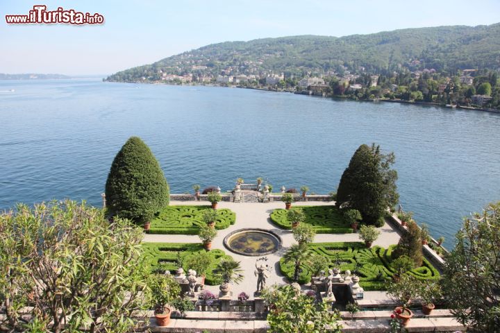 Immagine Il Giardino di Palazzo Borromeo, uno dei più fulgidi esempi di giardino all'Italian nel nord Italia. Siamo sull'Isola Bella - © mary416 / Shutterstock.com