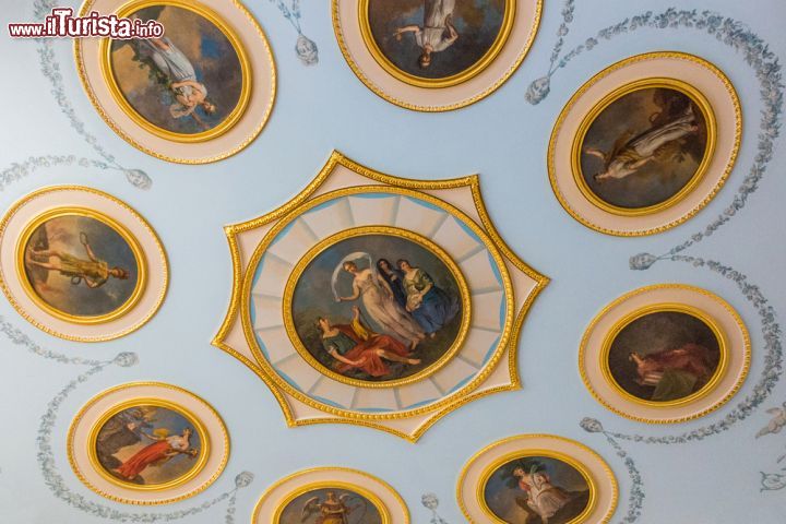 Immagine Le decorazioni sul soffitto all'interno del Palazzo di Caterina a Pushkin, Russia - © Pelikh Alexey / Shutterstock.com