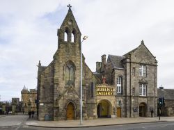 The Queen's Gallery di Edimburgo è una galleria d'arte che fa parte del Palazzo di Holyroodhouse - © Lasse Ansaharju / Shutterstock.com 