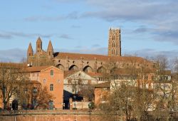 Il panorama del Centro di Tolosa con la grande Chiesa del convento dei Giacobini che domina la skyline della città francese - © Kimon Berlin - IMG_7323 - CC BY-SA ...