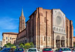 I lavori di costruzione della Basilica di Saint-Sernin di Tolosa (Toulouse) cominciarono tra il 1070 e il 1080 e si protrassero per diversi secoli 