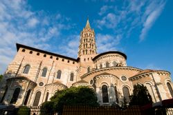 La Basilica di Saint-Sernin di Tolosa (Toulouse) è iscritta nella lista dei siti Patrimonio dell'Umanità dell'UNESCO come tappa del cammino di Santiago in Francia