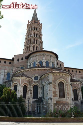 Immagine Il campanile della Basilique de Saint-Sernin di Tolosa (Toulouse), Francia, ha una base ottagonale e misura 67 metri in altezza - foto © Karine Lhmon