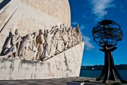 Il monumento alle scoperte, per i portoghesi Padrao dos Descobrimentos, è uno dei simboli di Lisbona che celebra l'antica supremazia maraittima di questo popolo di naviganti