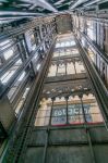 Il vano interno dell'ascensore più famoso di Lisbona, l'Elevador de Santa Justa - © Gilmanshin / Shutterstock.com 