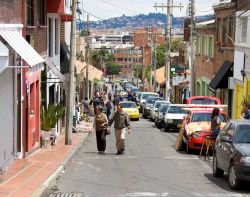 Una strada caratteristica del quartiere coloniale di Usaquen, in centro a Bogotà - © Ivan_Sabo / Shutterstock.com 