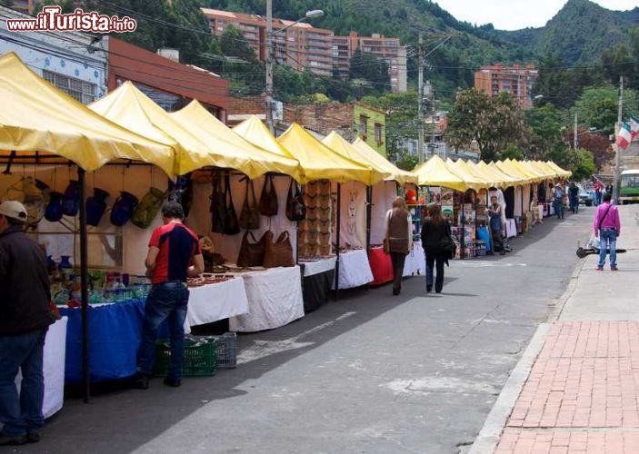 Immagine Usaquen: il celebre mercato delle pulci di Bogotà - © Ivan_Sabo / Shutterstock.com