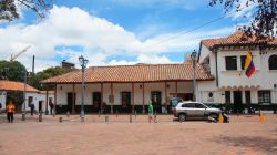 La visita al quartiere di Usaquen ed i suoi edifici in centro a Bogotà - © Alejo Miranda / Shutterstock.com 