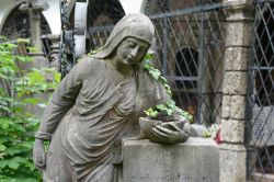 Una statua nel cimitero di San Pietro a Salisburgo