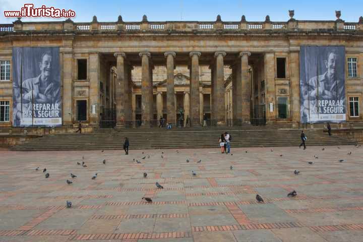 Immagine Il Capitolio Nacional in PIazza Bolivar, quartiere della Candelaria a Bogota - © Alejo Miranda / Shutterstock.com  / Shutterstock.com