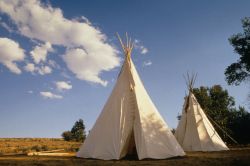 Wyoming: le tipiche tipis, le tende indiane. Credit: ...