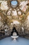 Interno della Grotta del Buontalenti nei giardini Boboli, Firenze, Italia. Iniziata da Giorgio Vasari, fu poi costruita da Bernardo Buontalenti (a cui si deve il nome) che fra il 1583 e il 1593 ...