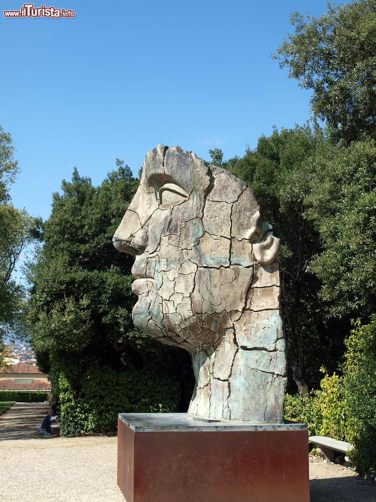 Immagine Una statua all'interno del giardino Boboli a Firenze, Italia. In questa immagine uno dei busti esposti nell'ampio museo all'aperto.