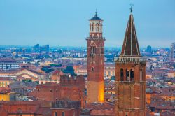 Il campanile di Santa Anastasia e la Torre dei Lamberti a Verona