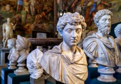Collezione di statue esposte nei musei Capitolini di Roma - © Viacheslav Lopatin / Shutterstock.com 
