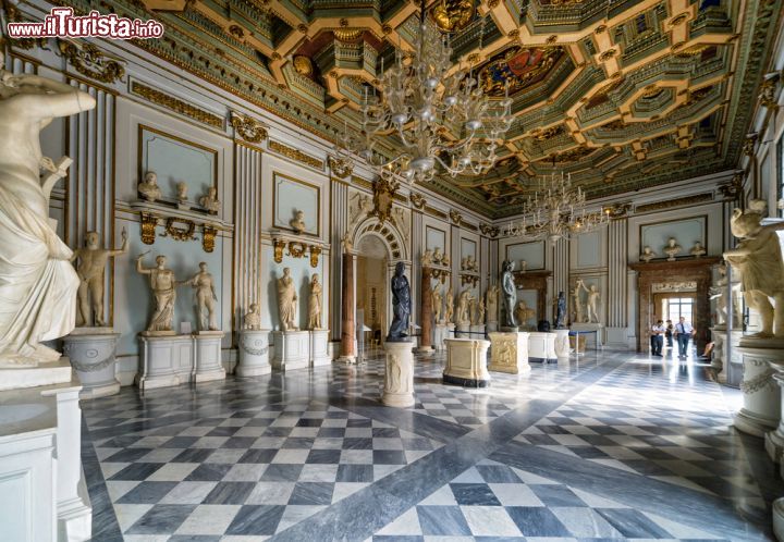 Immagine Una delle sale dei musei Capitolini di Roma, sono considerati i Musei più antichi del mondo - © Viacheslav Lopatin / Shutterstock.com