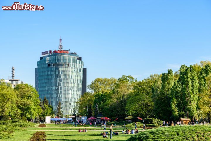 Immagine Una giornata di sole al parco di Herastrau d Bucarest- © Radu Bercan / Shutterstock.com