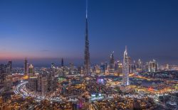 La Skyline di Dubai con al centro Burj Khalifa il grattacielo piu alto del mondo - © mohamed alwerdany / Shutterstock.com