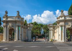 L'ingresso monumentale del Bioparco di Roma, all'interno di Villa Borghese