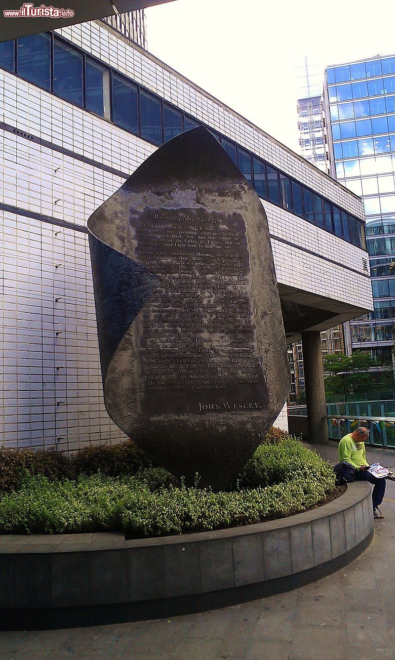 Immagine Una scultura di John Wesley all'esterno del Museum of London - © Midnightblueowl - CC BY-SA 3.0, Wikipedia