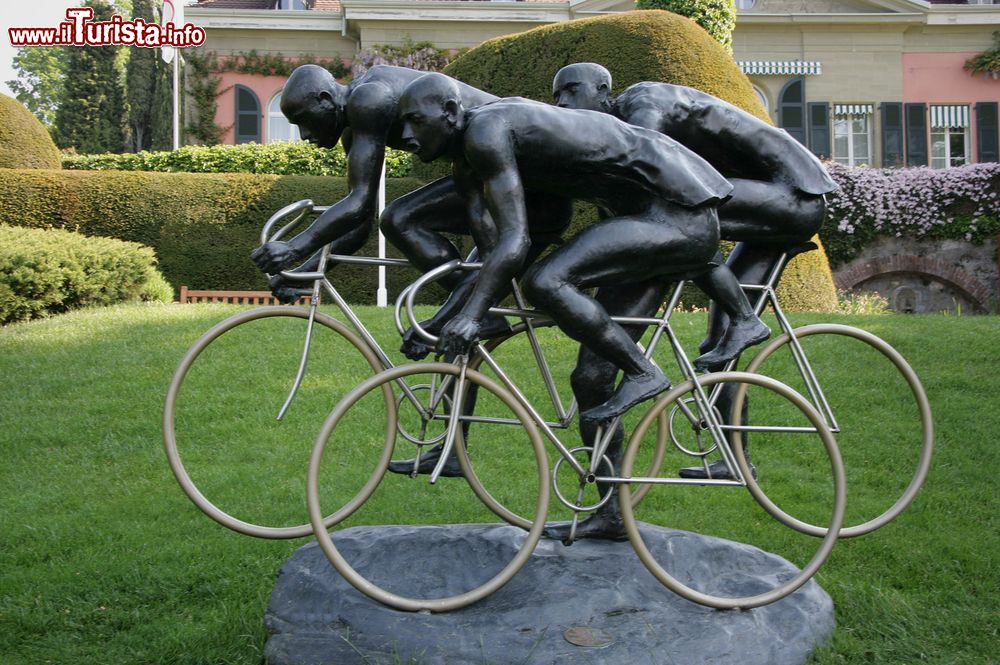 Immagine Scultura nel giardino Museo Parco Olimpico di Losanna - © Mykola Komarovskyy / Shutterstock.com