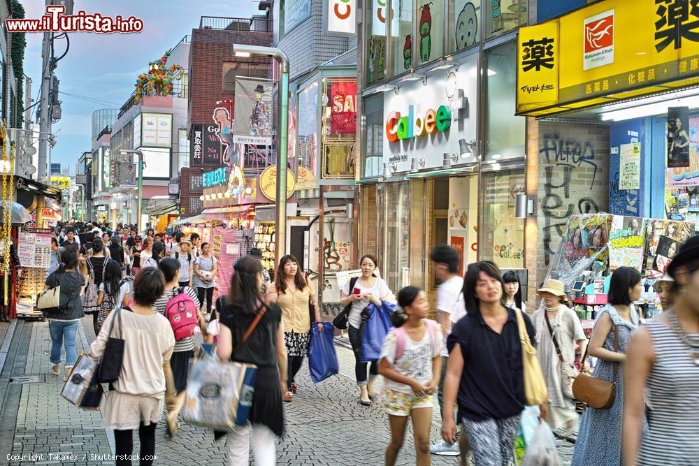 Immagine La via pedanole di Takeshita Dori, la strada dello shopping e della moda di Tokyo - © Takamex / Shutterstock.com