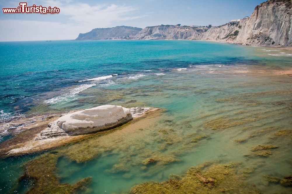 Immagine Il mare della spiaggia di Scala dei Turchi in Sicilia