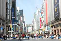 Chuo Dori, la strada dello Shopping quartiere di GInza Tokyo - © MOTOKO / Shutterstock.com