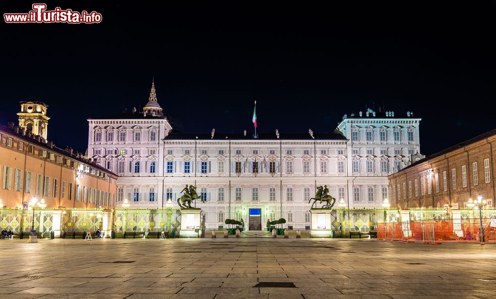 Immagine Fotografia notturna di Palazzo Reale a Torino