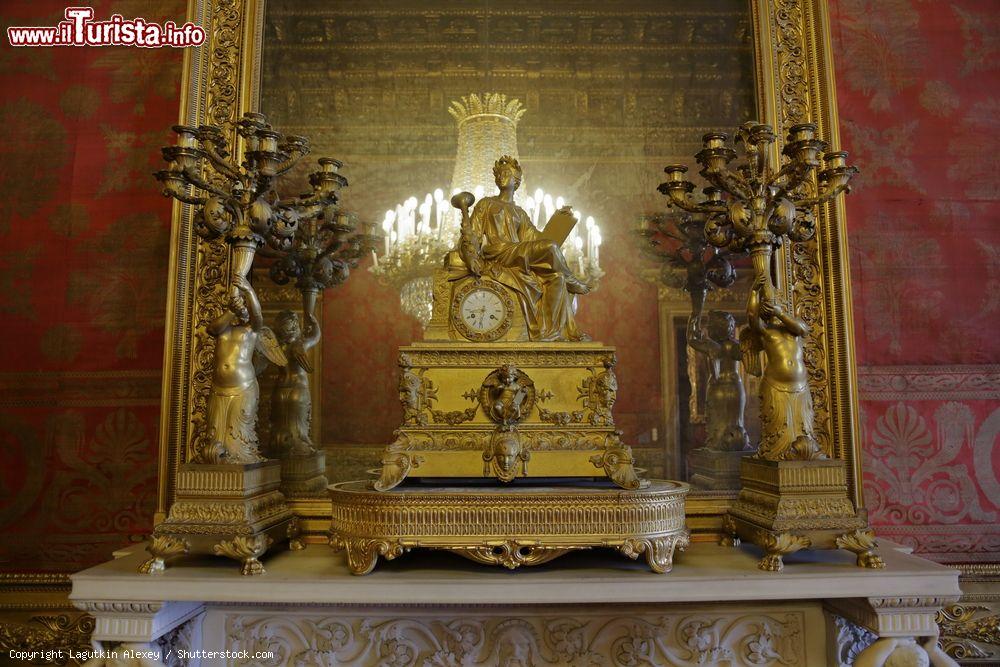 Immagine Un antico orologio in una delle stanze di Palazzo Reale a Torino - © Lagutkin Alexey / Shutterstock.com