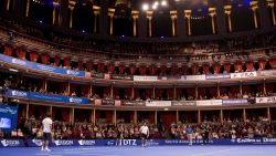 Ci vuole una mappa per orientarsi dentro alla Royal Albert Hall. Qui ci troviamo in un match di tennis ospitato dentro la grande struttura con una capinza di 5.500 posti a sedere - © Mitch ...