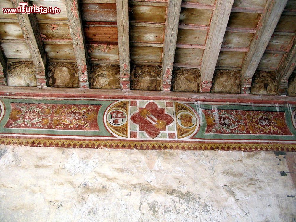 Immagine Particolare di un soffitto in legno in una delle sale del Castello di Malpaga a Cavernago  - © CC BY-SA 2.5 it, Wikipedia