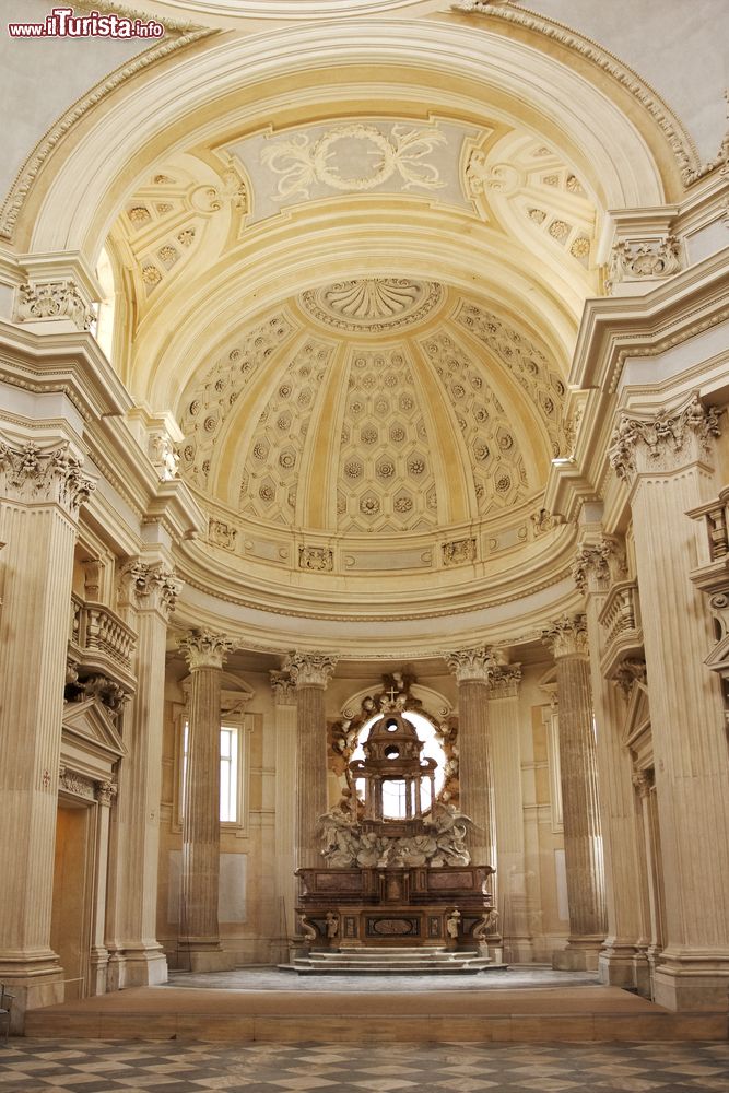 Immagine Altare in una cappella della Reggia di Venaria Reale, Piemonte