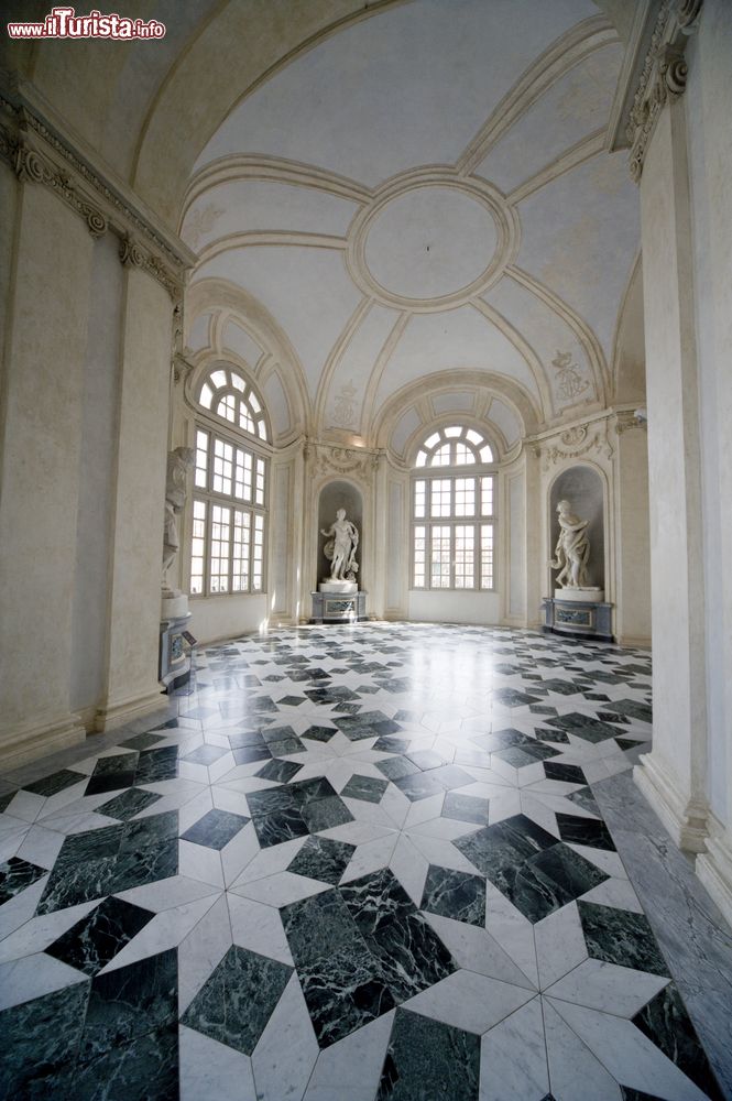 Immagine La visita alle sale della Reggia Sabauda a Venaria Reale in Piemonte, non lontano da Torino