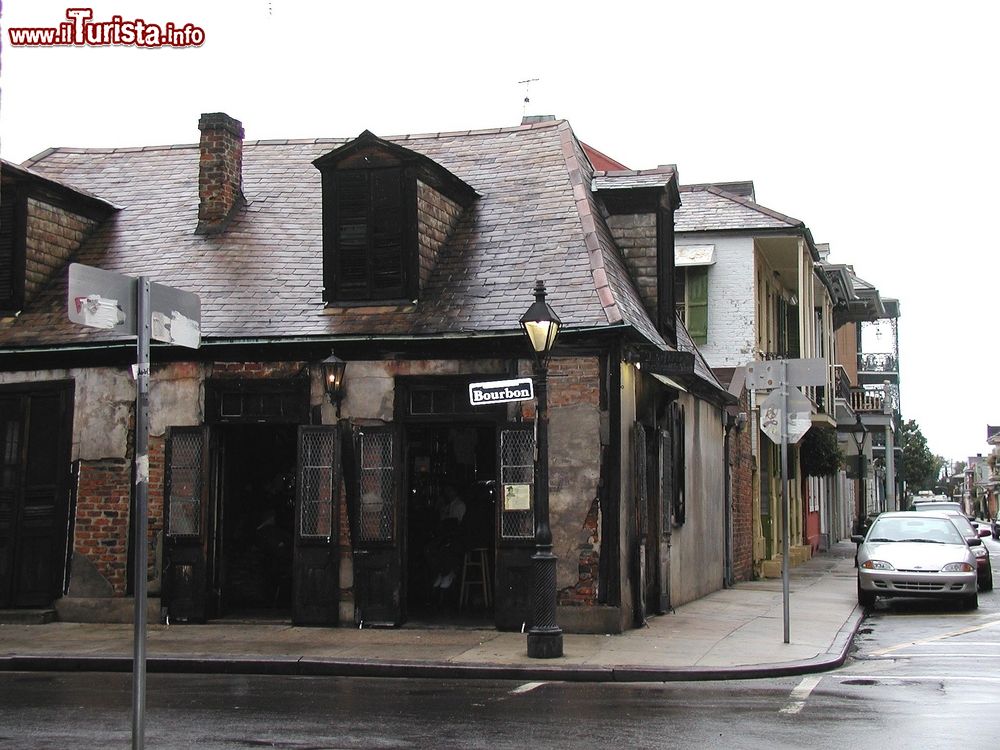 Immagine Lafitte's Blacksmith Shop, quartiere francese, New Orleans, USA. Costruito fra il 1722 e il 1732 da Nicolas Touze, questo edificio viene considerato il più antico bar degli Stati Uniti.