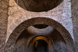 Architettura all'interno del Ponte sanguinario di Spoleto in Umbria