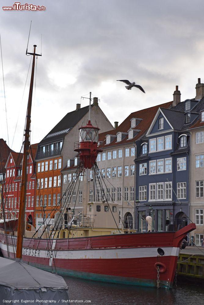 Immagine Il Lightvessel Gedser Rev di Copenaghen, Danimarca. Questo interessante museo navale situato sul canale di Nyhavn risale al 1895 - © Eugenie Photography / Shutterstock.com