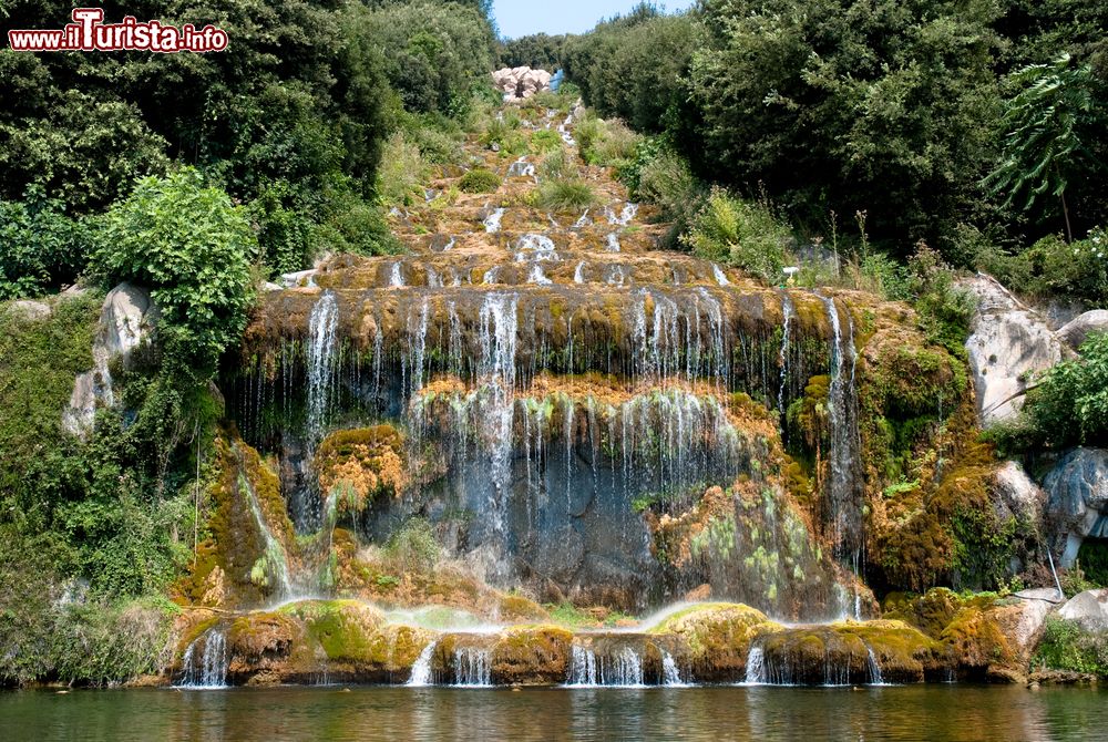 Immagine La grande fontana del parco della Reggia di Caserta in Campania