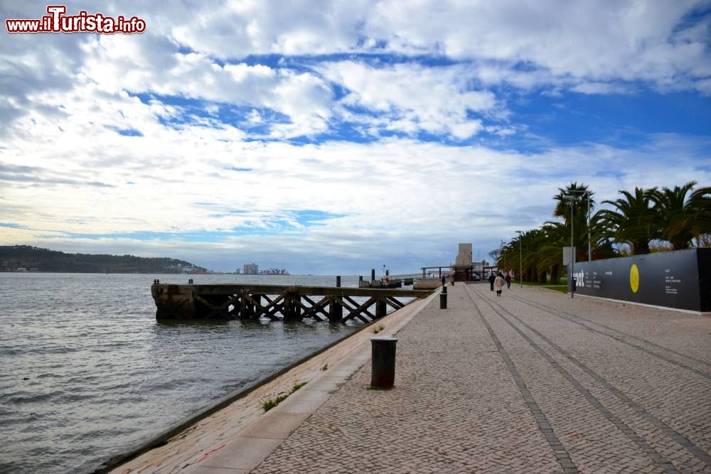 Immagine Il lungofiume del Tejo (Tago) davanti al MAAT, il nuovo Museo di Arte, Architettura e Tecnologia di Belém (Lisbona).