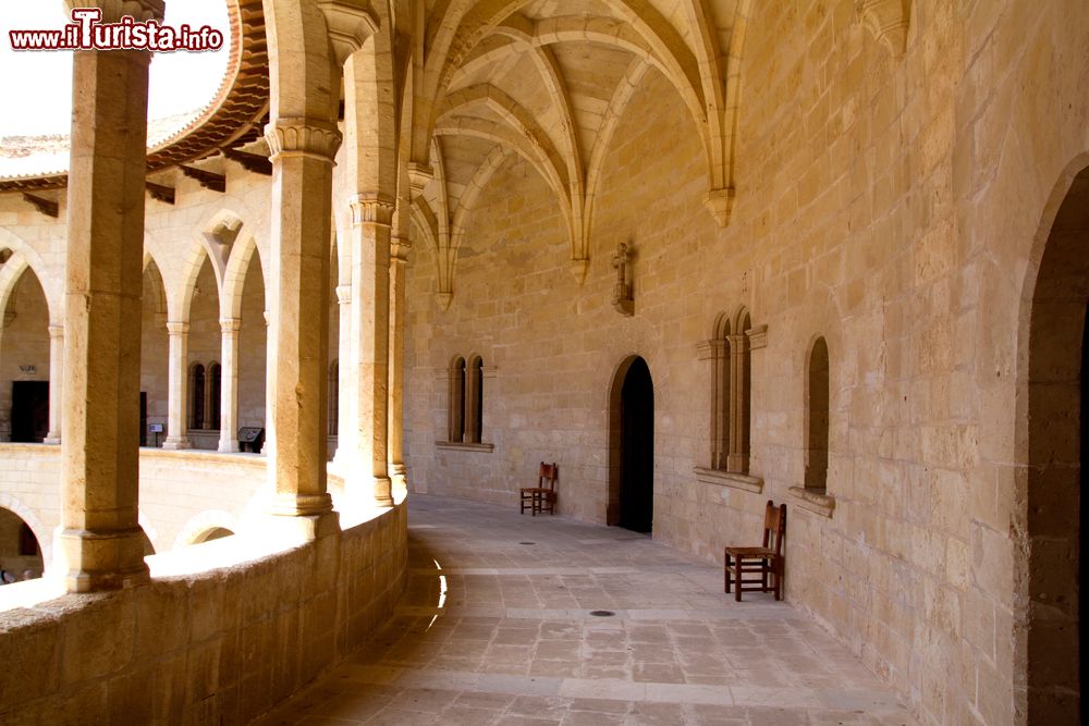 Immagine Corridoio del chiostro del Castello Bellver di Palma di Maiorca