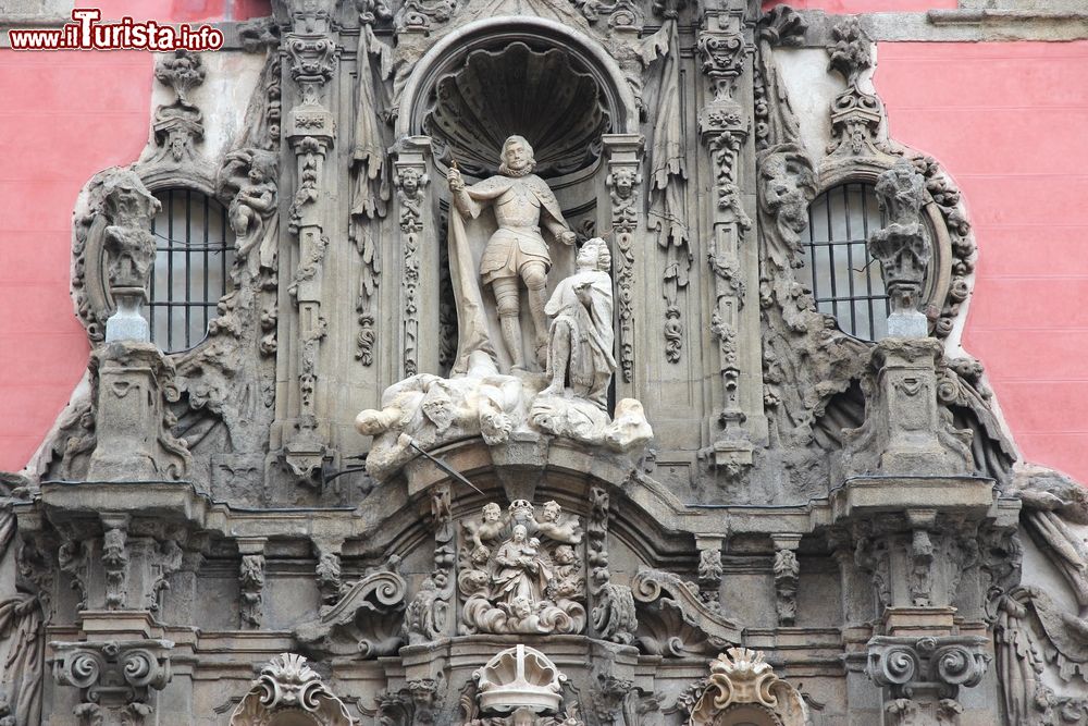 Immagine Particolare della facciata con fontana del Museo Municipale di Madrid