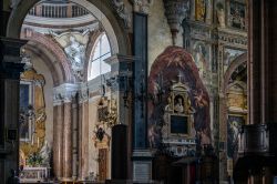 Gli interni barocchi della Cattedrale di Verona - © Philip Bird LRPS CPAGB / Shutterstock.com