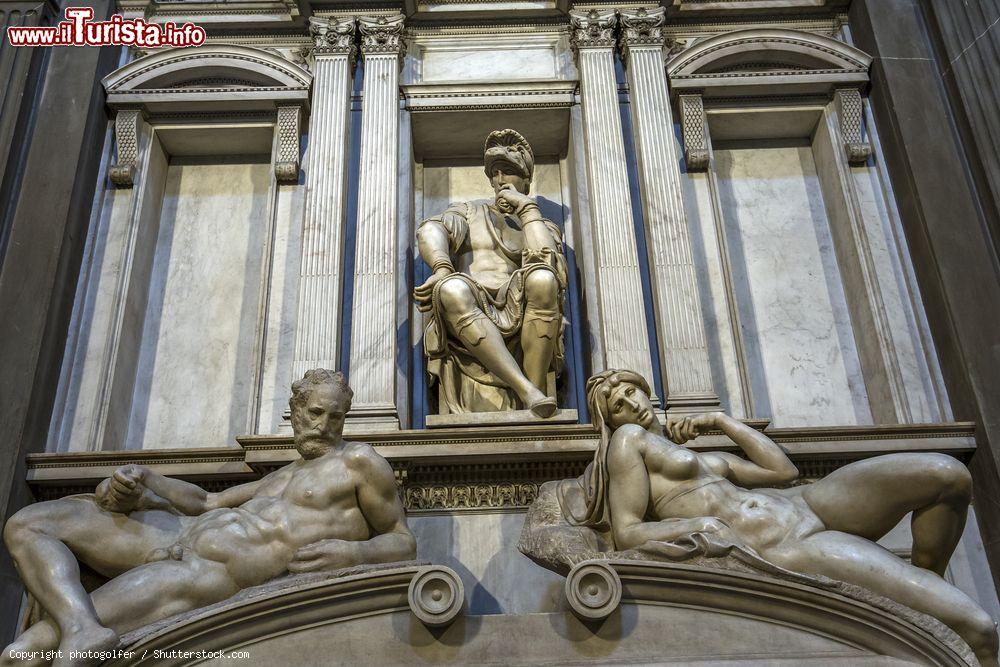 Immagine Tomba di Lorenzo dei Medici opera di Michelangelo, Sacrestia Nuova Cappelle Medicee a Firenze - © photogolfer / Shutterstock.com