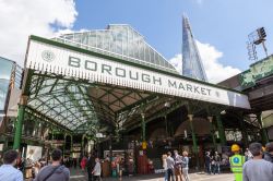Ingresso al Borough Market uno dei mercati storici di Londra - © AC Manley / Shutterstock.com