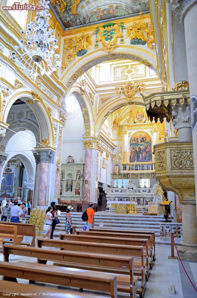 Immagine Interno del Duomo di Matera - © maudanros / Shutterstock.com